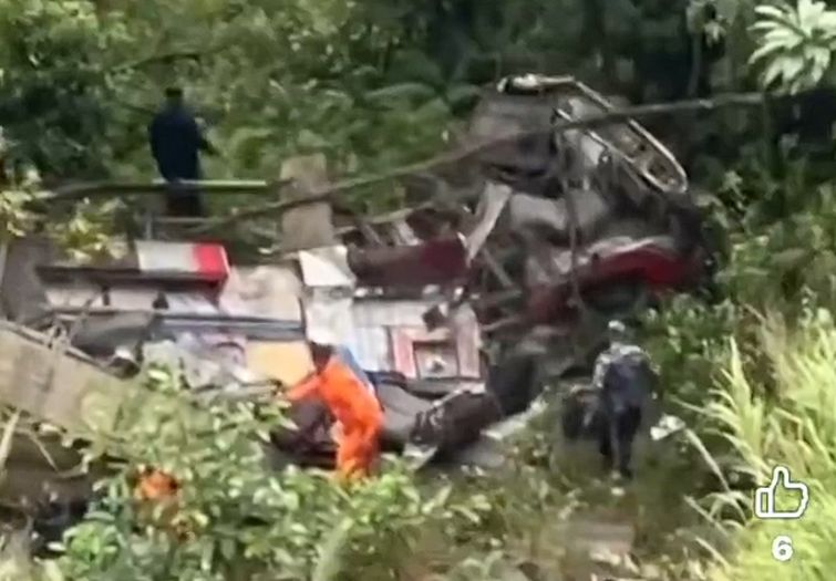 Tragedija u Nepalu: Školski autobus pao u provaliju, ima mrtvih