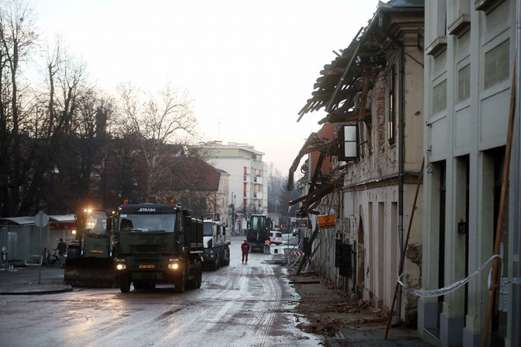 Tragedija u Petrinji: Muškarac preminuo nakon pada s krova