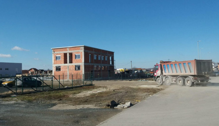 Tragedija u Prijedoru: Muškarac pao s traktora, mašina pala preko njega i usmrtila ga