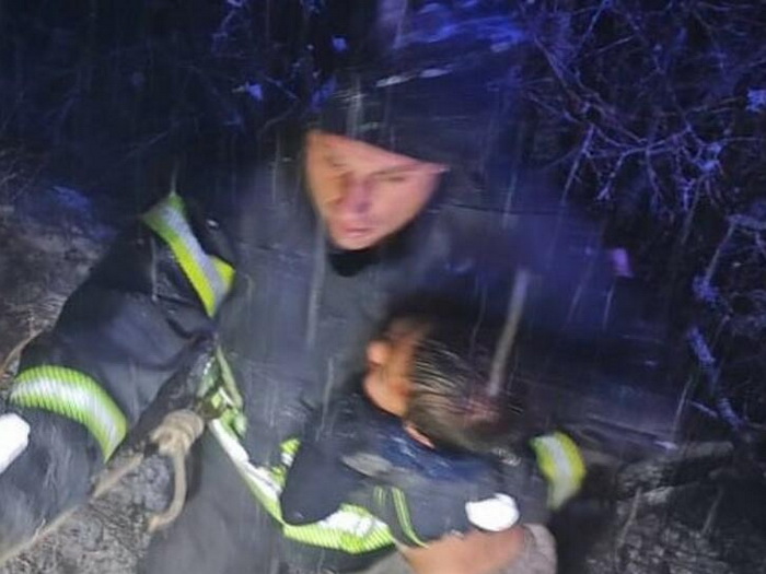 Tragedija u Srbiji: Trudnica poginula, otac i sin spašeni