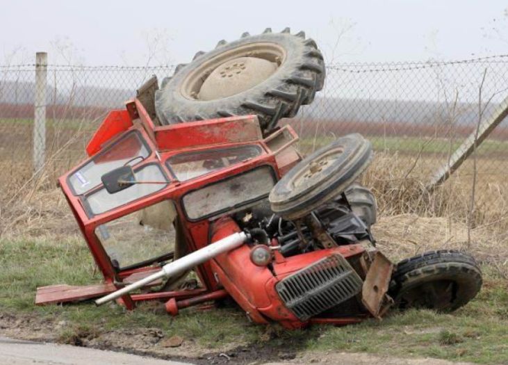 Tragedija u Tuzli: Muškarac preminuo nakon prevrtanja traktora