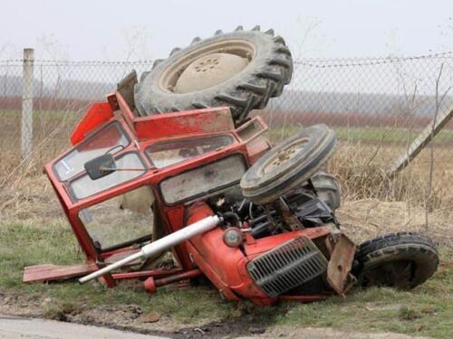 Tragedija u Tuzli: Muškarac preminuo nakon prevrtanja traktora