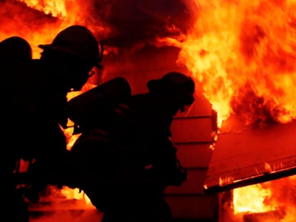 Tragedija u Velikoj Kladuši: Nakon pet sati gašenja požara pronađeno beživotno tijelo