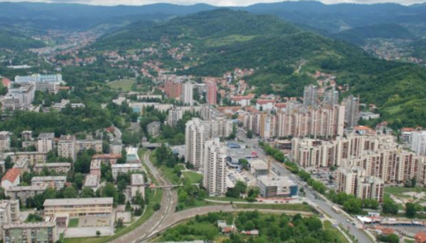 Tragičan slučaj u Tuzli: Dijete palo sa 15. sprata zgrade