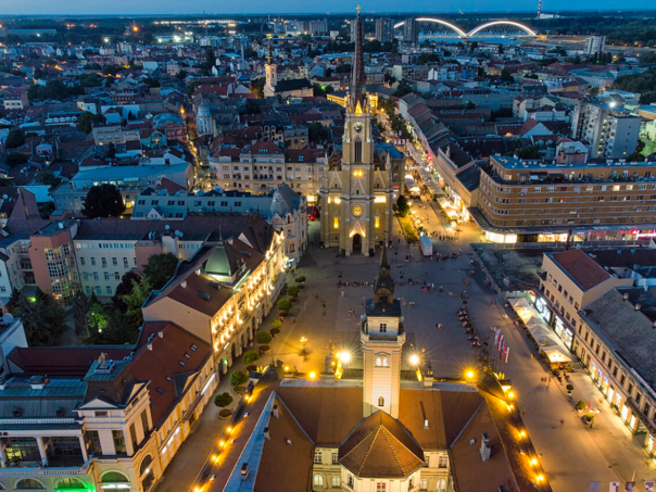 Tragična nesreća u Novom Sadu: 16-godišnjakinja pala sa zgrade