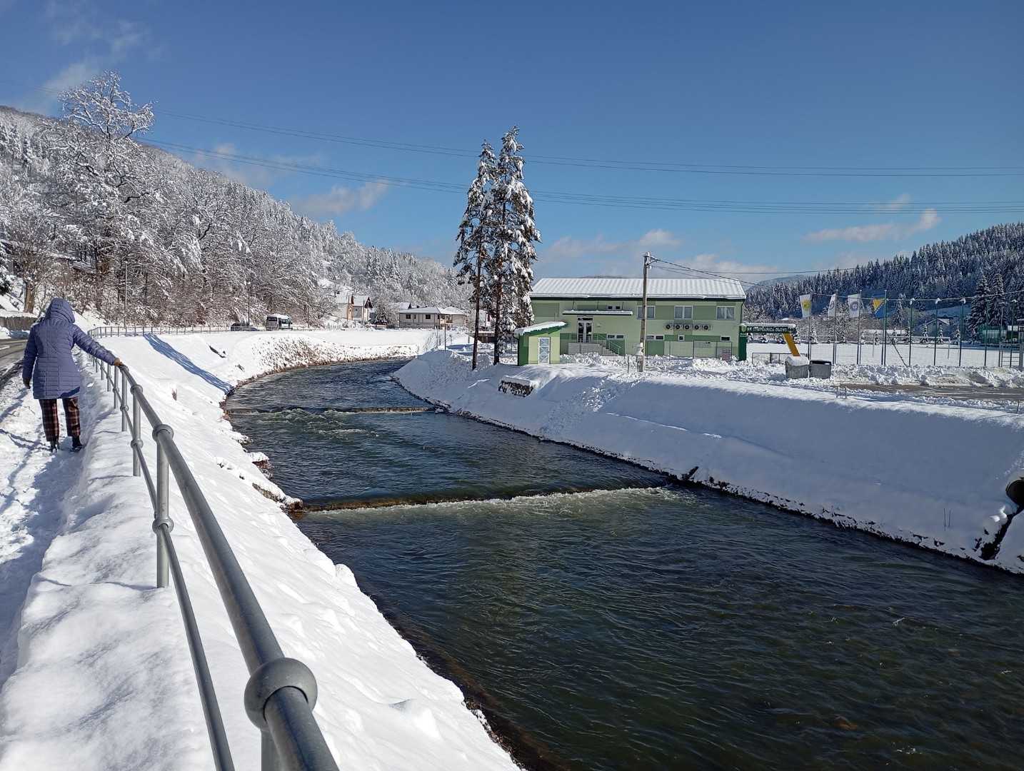 Traje potraga: Pješak sinoć pao u rijeku Stupčanicu u Olovu