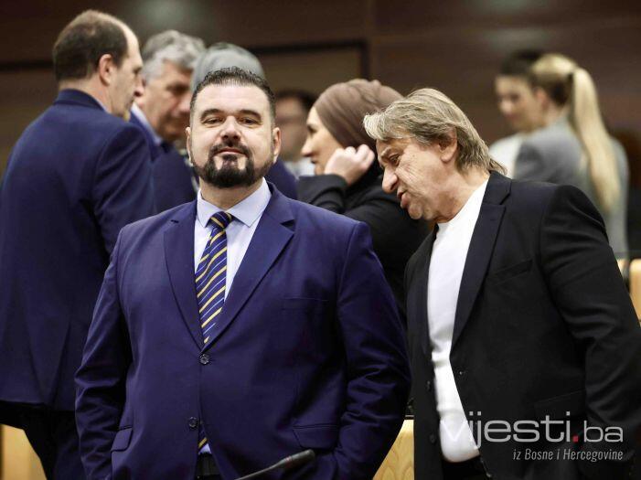 Traje rasprava: Ministre, investitor nije tražio ime u Zakonu!