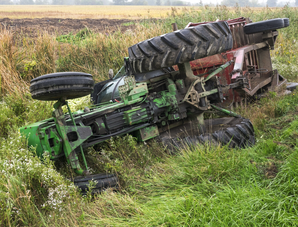 Traktor se prevrnuo kod Gradiške, jedno lice poginulo