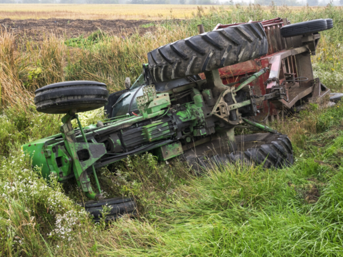 Traktor se prevrnuo kod Gradiške, jedno lice poginulo