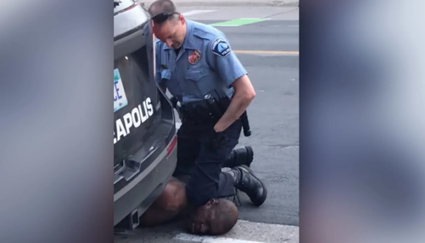 Transkript otkrio da je George Floyd više od 20 puta rekao da ne može disati