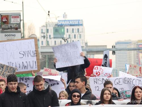 Transparenti mladih odjeknuli Sarajevom: "Nećemo dozvoliti..."