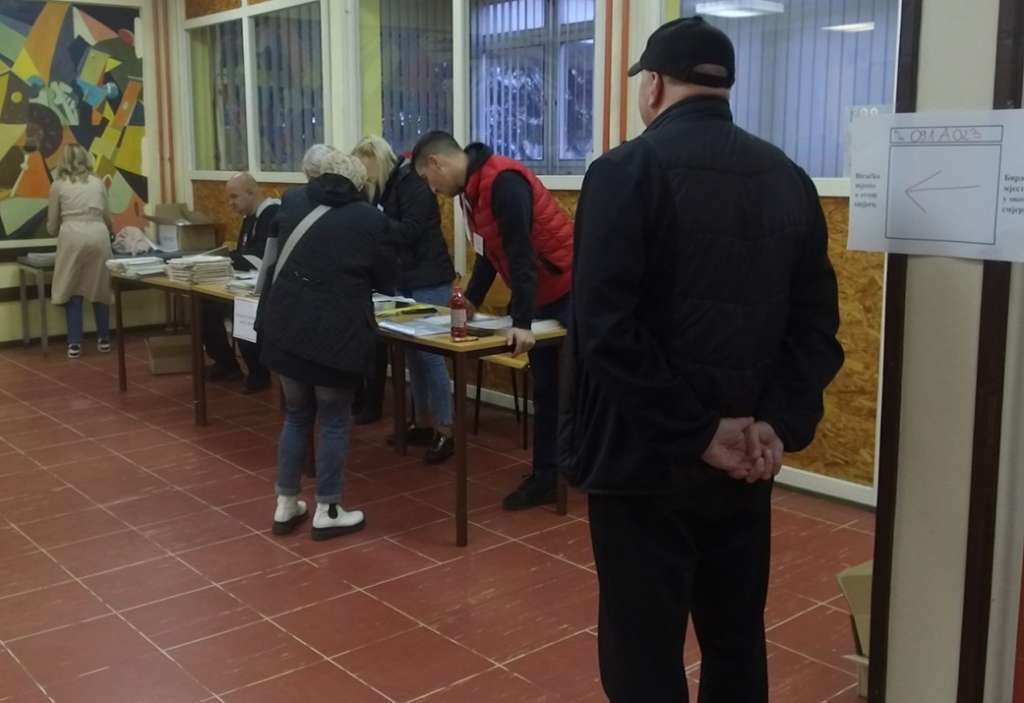 Travnik: Svih 76 biračkih mjesta otvoreno u 7 sati 