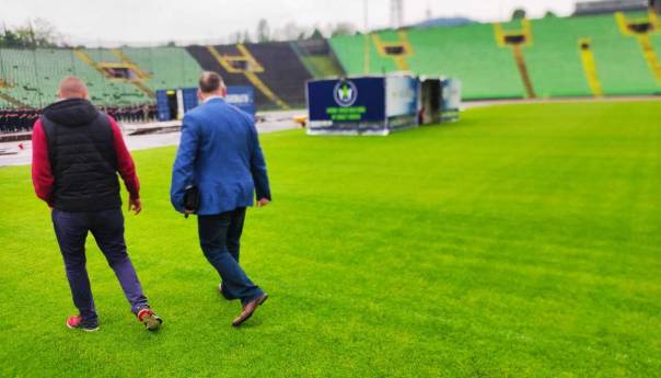 Travnjak na Koševu će biti po UEFA standardima, stigla mašina sa Ajaxovog stadiona