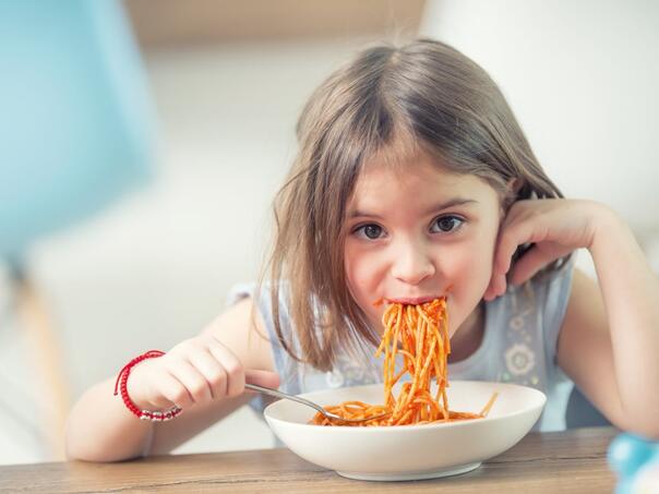 Treba li djecu uvijek tjerati da 'oližu tanjir'?