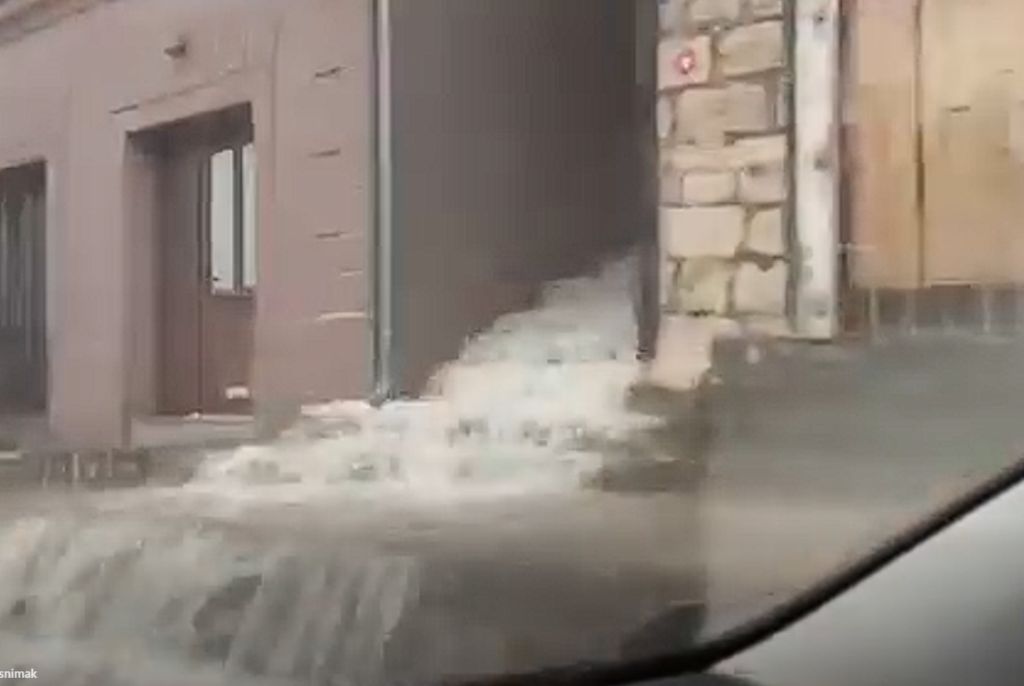 Trebinje na vodi: Snažno nevrijeme pogodilo grad, poplavile ulice