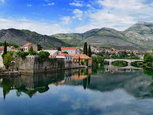 Trebinje: Sedmorica pretukla jednog muškarca