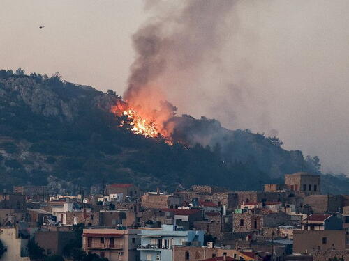 Treći dan borbe s požarima, vanredno stanje na grčkom otoku