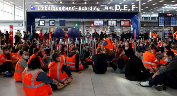 Treći dan štrajka uposlenika francuskih aerodroma, otkazano desetine letova