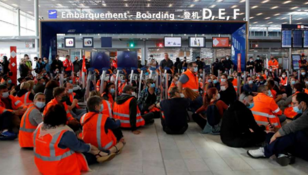 Treći dan štrajka uposlenika francuskih aerodroma, otkazano desetine letova