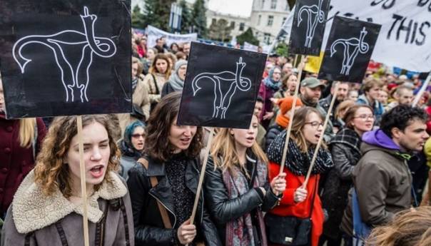 Treću noć zaredom protesti u Poljskoj zbog zabrane pobačaja