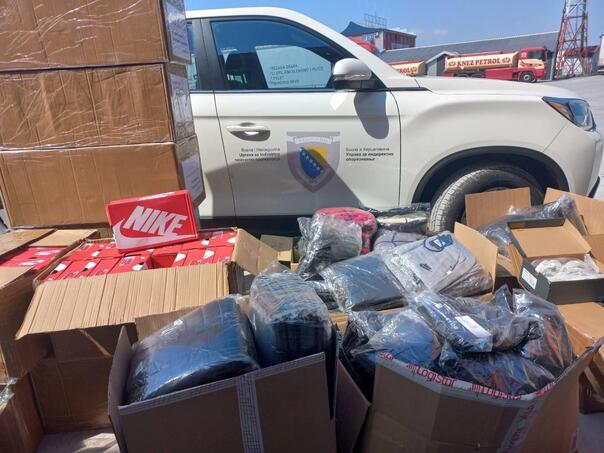 Trenerke, patike i jakne skrivali uz pivo: UIO otkrila šemu krijumčarenja!