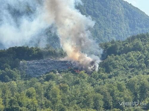 Tri dana gori deponija u Kladnju: Odbijen zahtjev za angažovanje helikoptera