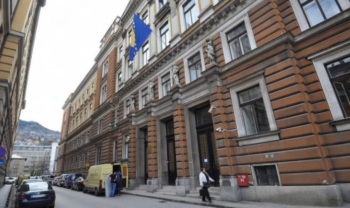Tri doktora i medicinska sestra iz KS osuđeni na zatvorske kazne zbog korupcije