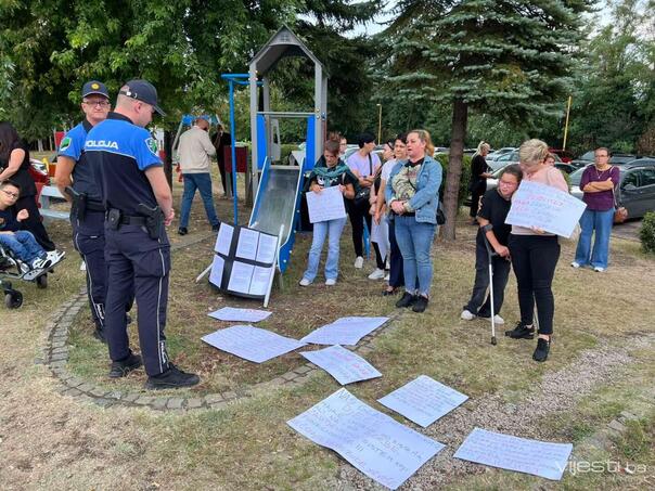 Tri godine čeka pregled bolesnog djeteta: Roditelji digli glas ispred UKC Tuzla