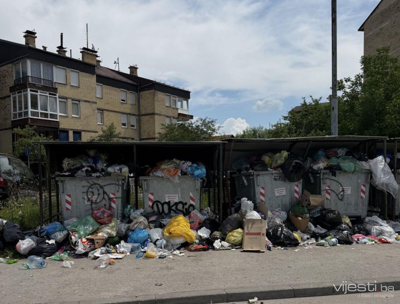 Tri mjeseca, ista sramotna slika: Smeće se gomila u ulici u Otesu
