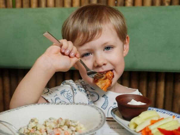 Tri namirnice koje ozbiljno ugrožavaju zdravlje vaše djece, a jedu ih svako jutro