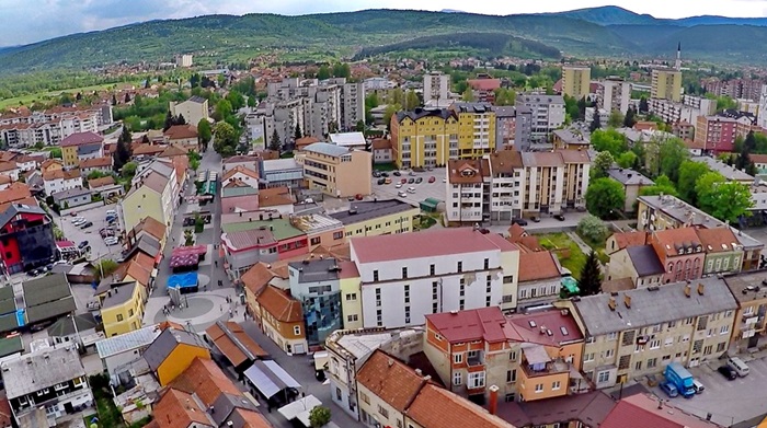 Tri naoružane maskirane osobe presrele brzu poštu, ukrali veliku sumu novca