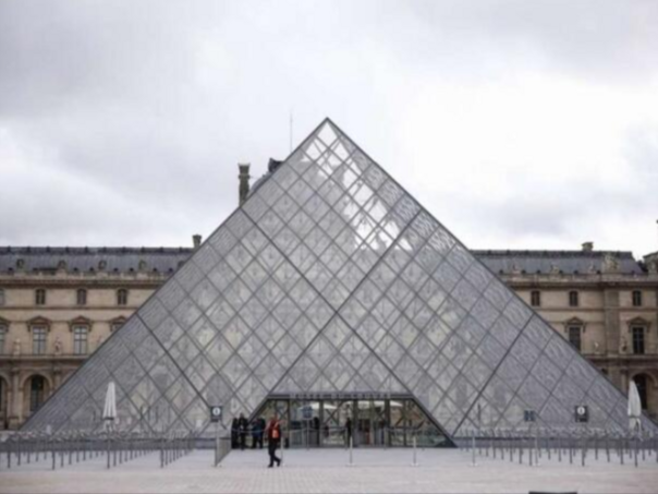 Tri od četiri pljačkaša Louvrea su uhapšena: Evo šta je poznato o njima