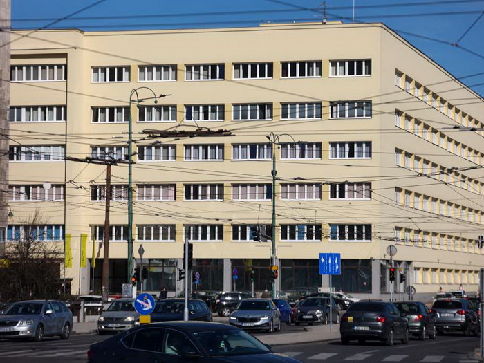 Tri osobe iz Gradačca osuđene na ukupno 33 godine zatvora za trgovinu ljudima