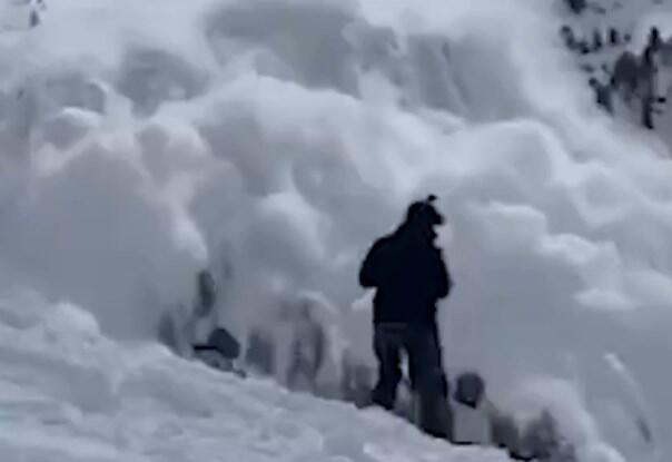 Tri osobe nestale u lavini na švicarskom skijalištu