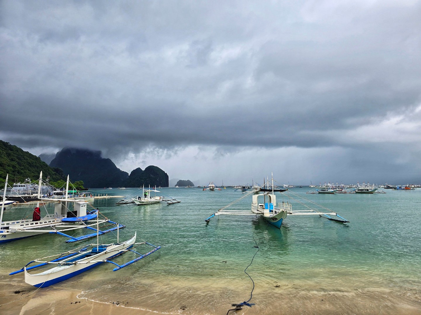 Tri osobe poginule u novoj oluji koja hara Filipinima, evakuisano 400.000 ljudi
