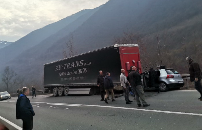 Tri osobe povrijeđene u sudaru kod Zenice