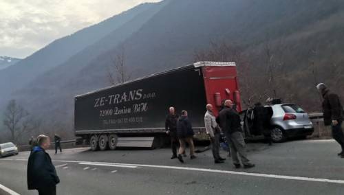 Tri osobe povrijeđene u sudaru kod Zenice