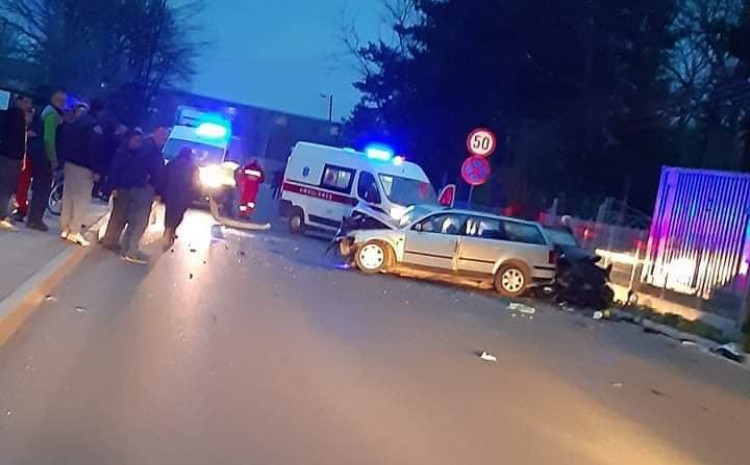Tri osobe povrijeđene u udesu kod Živinica