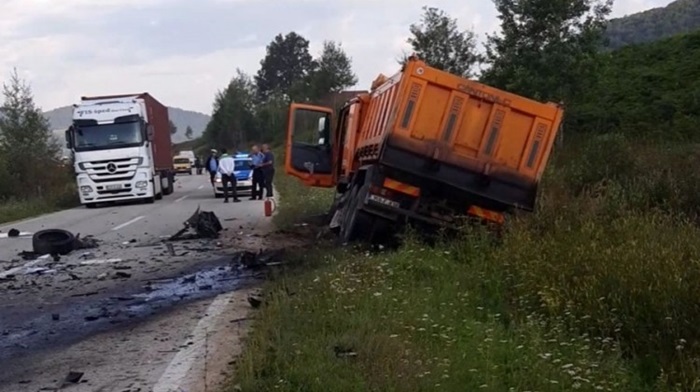 Tri osobe smrtno stradale u saobraćajnoj nesreći kod Mrkonjić Grada