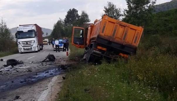 Tri osobe smrtno stradale u saobraćajnoj nesreći kod Mrkonjić Grada