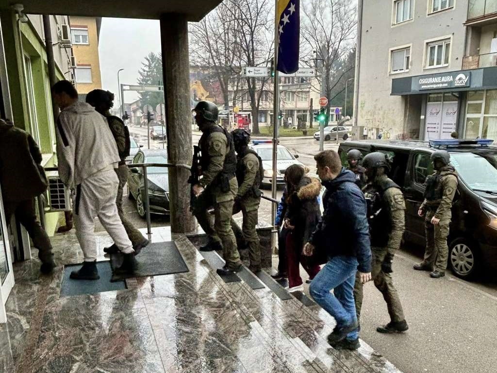 Tri osobe uhapšene zbog pljačke brze pošte u Bihaću