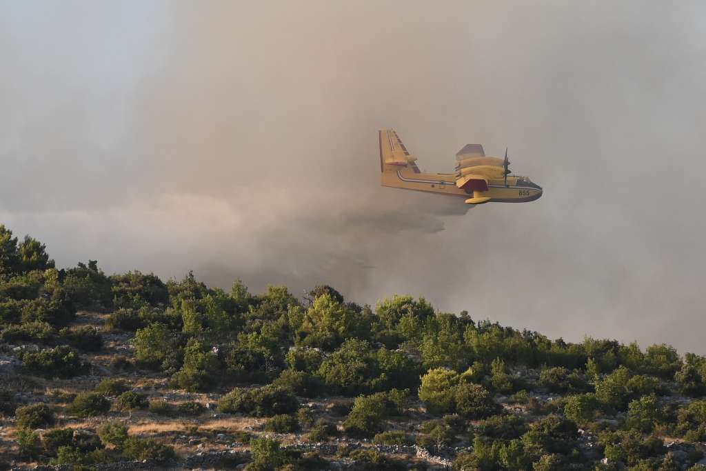 Tri požara planula na Hvaru