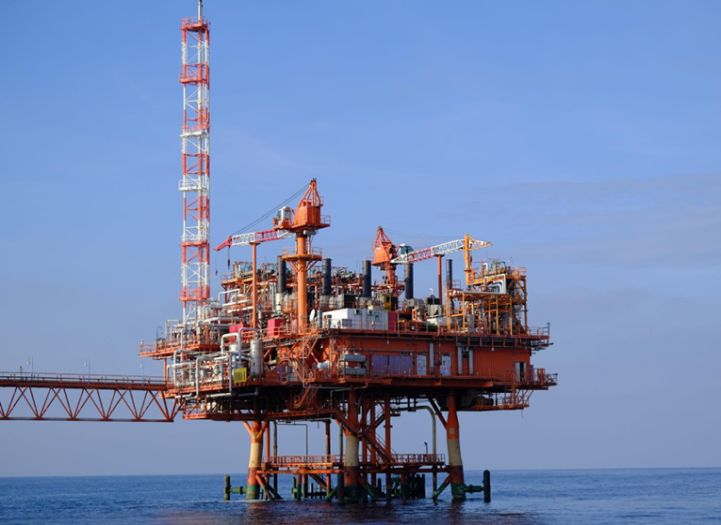 Tri Slovenca zalutali u Jadranskom moru, spas našli na Ininoj naftnoj platformi