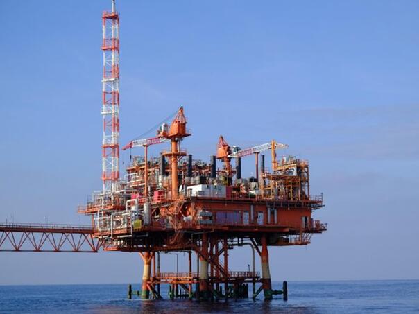 Tri Slovenca zalutali u Jadranskom moru, spas našli na Ininoj naftnoj platformi