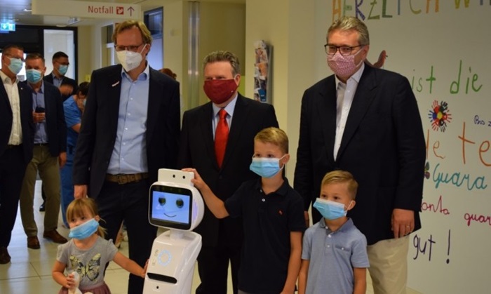 Tri zdravstvena robota u dječijoj ambulanti bolnice Floridsdorf