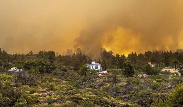 Tristotinjak vatrogasaca se bori s požarom u Španiji
