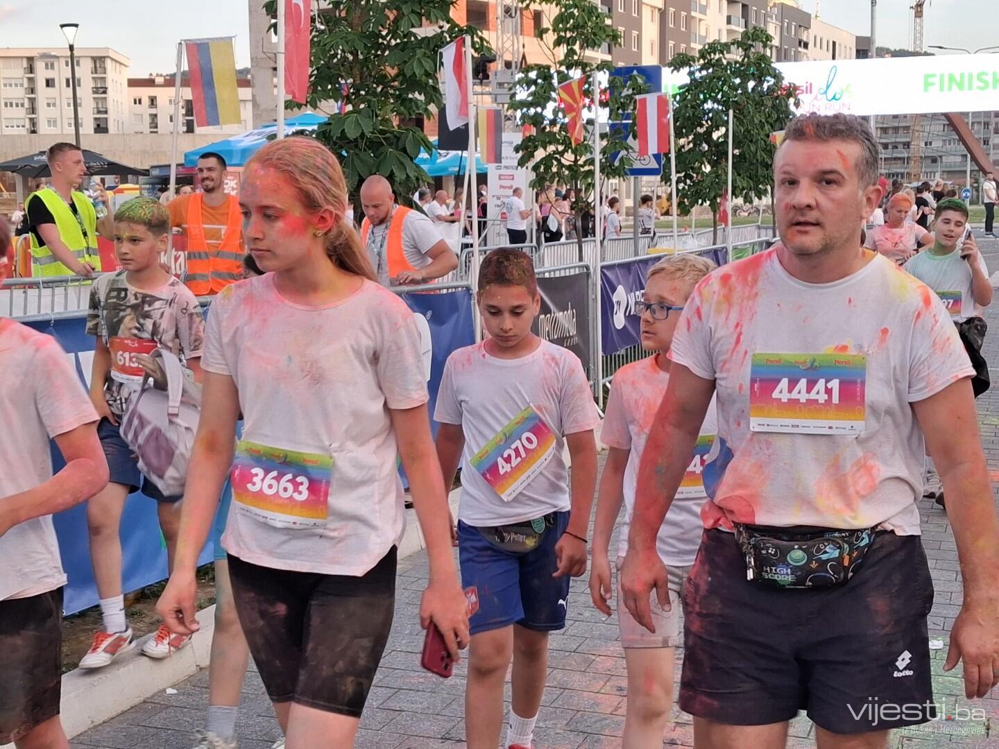 Trka "Color Fun Run" obojila sve generacije grada na Vrbasu