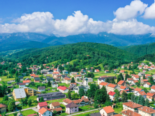 Trnovo: U požaru stradala žena (77)