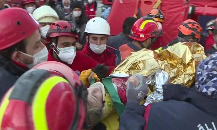 Trogodišnja djevojčica spašena iz ruševina 65 sati nakon potresa u Izmiru