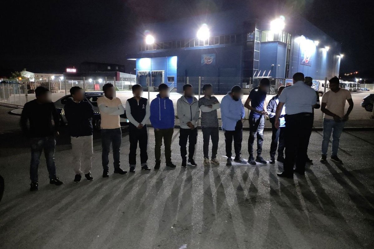 Trojac uhapšen u Ramićima zbog krijumčarenja migranata
